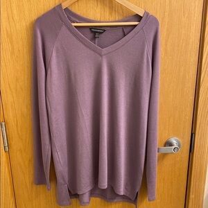 Banana Republic V Neck Loose Fitting Purple Sweater Women’s Size XL
